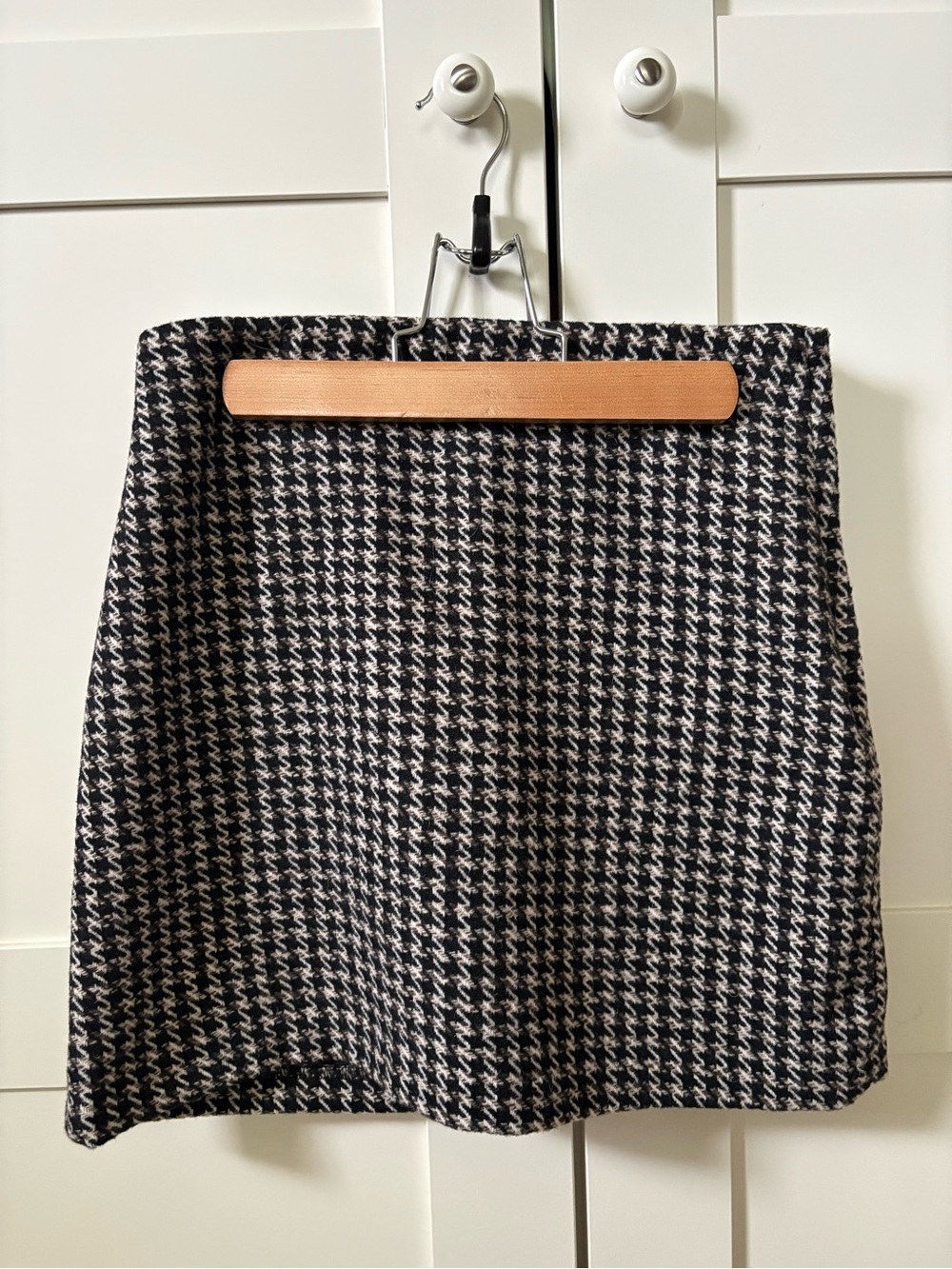 H&M Black and White Houndstooth Mini Skirt